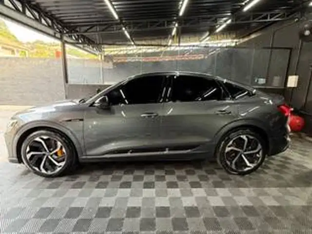 AUDI E-TRON ELÉTRICO SPORTBACK PERFORMANCE BLACK QUATTRO em Três Rios, RJ