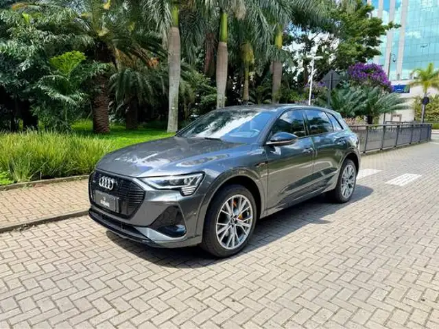 AUDI E-TRON ELÉTRICO PERFORMANCE BLACK QUATTRO em São Paulo, SP