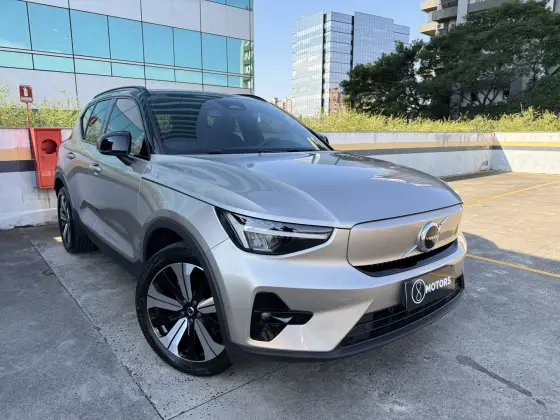 VOLVO XC40 P6 RECHARGE ELECTRIC PLUS em Porto Alegre, RS