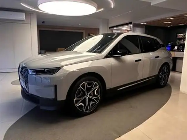 BMW iX ELÉTRICO XDRIVE40 em Santana de Parnaíba, SP
