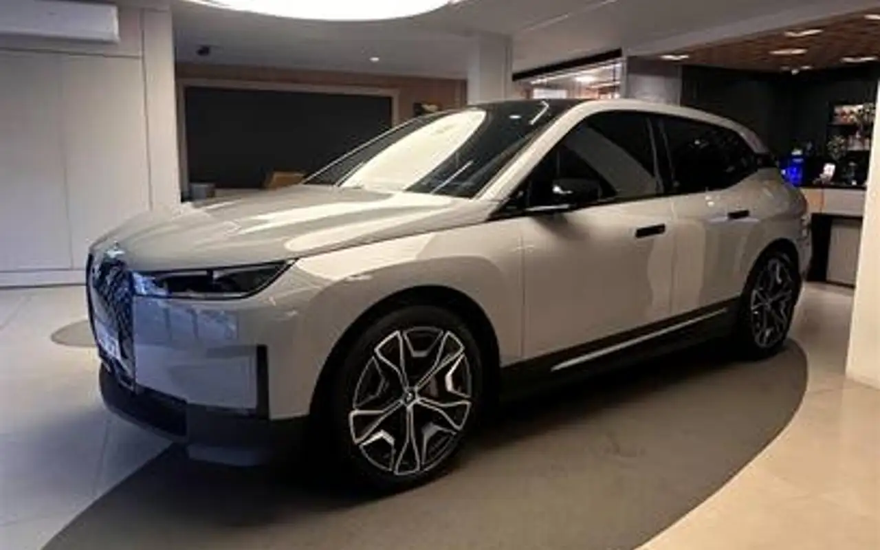 BMW iX ELÉTRICO XDRIVE40 — foto 1 de 8