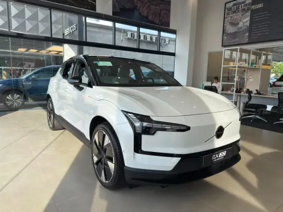 VOLVO EX30 69 KW ELÉTRICO PERFORMANCE ULTRA em Blumenau, SC