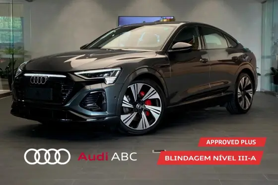 AUDI Q8 E-TRON 55 ELÉTRICO SPORTBACK PERFORMANCE BLACK QUATTRO em Santo André, SP