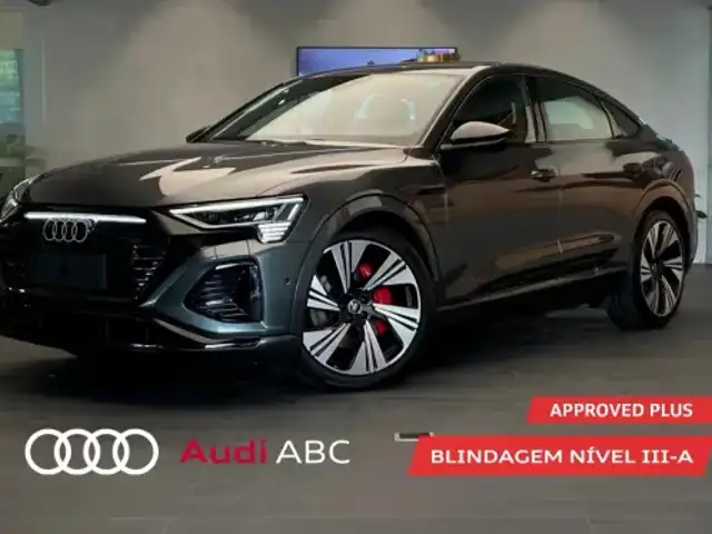 AUDI Q8 E-TRON 55 ELÉTRICO SPORTBACK PERFORMANCE BLACK QUATTRO em Santo André, SP