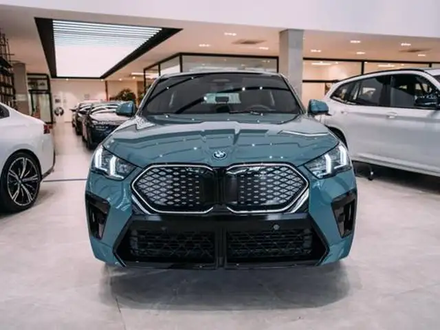 BMW iX2 64,8 KW ELÉTRICO XDRIVE30 M SPORT em São Paulo, SP