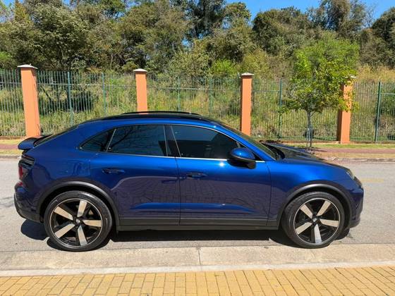 PORSCHE MACAN 4 ELÉTRICO em Santana de Parnaíba, SP