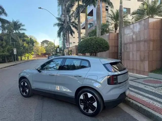 VOLVO EX30 51 KW ELÉTRICO CORE em Nova Lima, MG