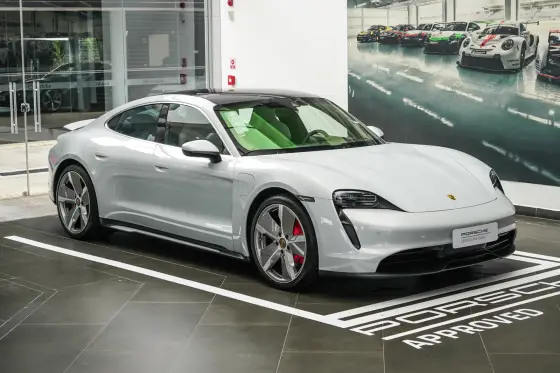 PORSCHE TAYCAN 4S ELÉTRICO em Brasília, DF