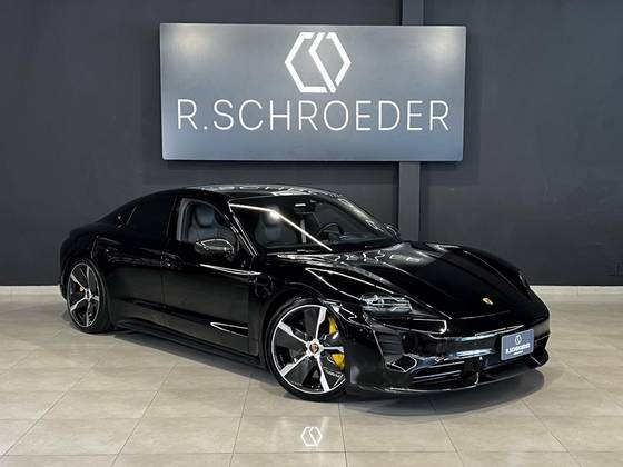 PORSCHE TAYCAN TURBO S ELÉTRICO em Joinville, SC