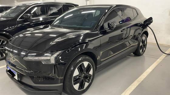 VOLVO EX30 69 KW ELÉTRICO CORE em Louveira, SP