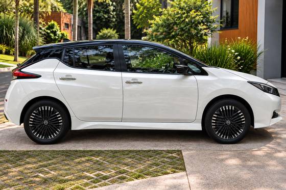 NISSAN LEAF B12P 40 ELÉTRICO em Valinhos, SP