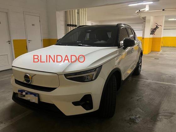 VOLVO XC40 P6 RECHARGE ELECTRIC PLUS em São Paulo, SP