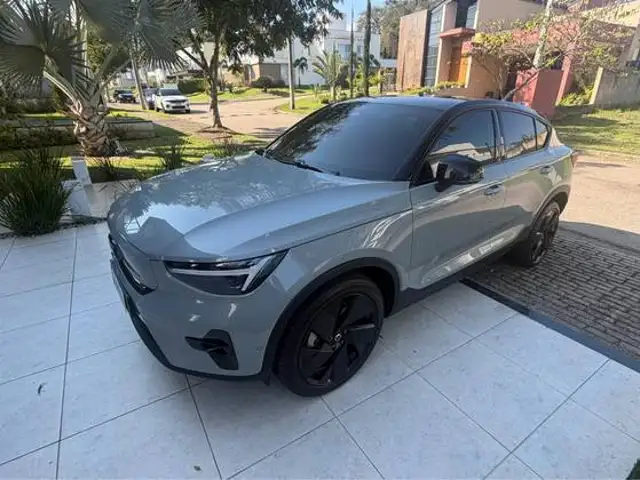 VOLVO EC40 P8 RECHARGE TWIN ELECTRIC ULTRA BLACK EDITION AWD em Salto, SP