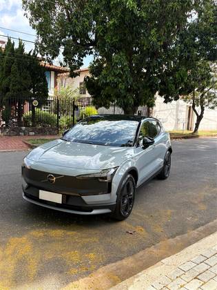 VOLVO EX30 69 KW ELÉTRICO CROSS COUNTRY em Belo Horizonte, MG