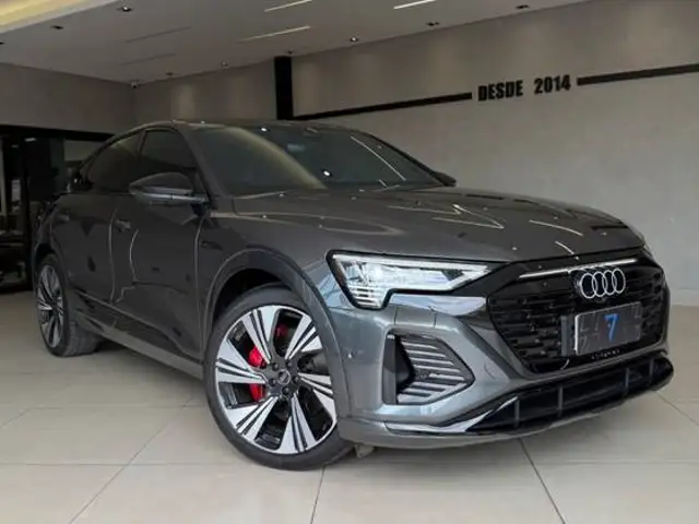 AUDI Q8 E-TRON 55 ELÉTRICO SPORTBACK PERFORMANCE BLACK QUATTRO em Cuiabá, MT