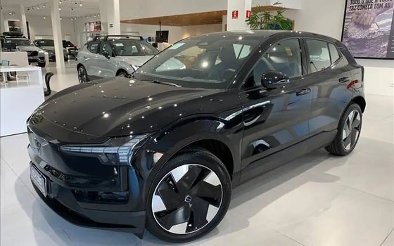 VOLVO EX30 69 KW ELÉTRICO PLUS — foto 1 de 15