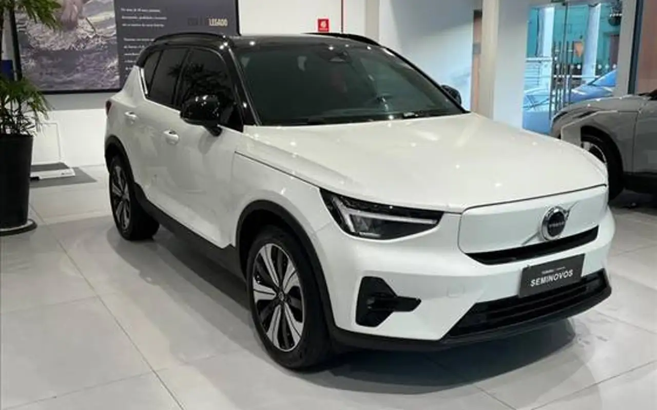VOLVO XC40 P6 RECHARGE ELECTRIC PLUS — foto 1 de 19