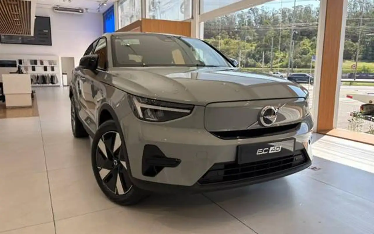 VOLVO EC40 P6 RECHARGE ELECTRIC PLUS — foto 1 de 10