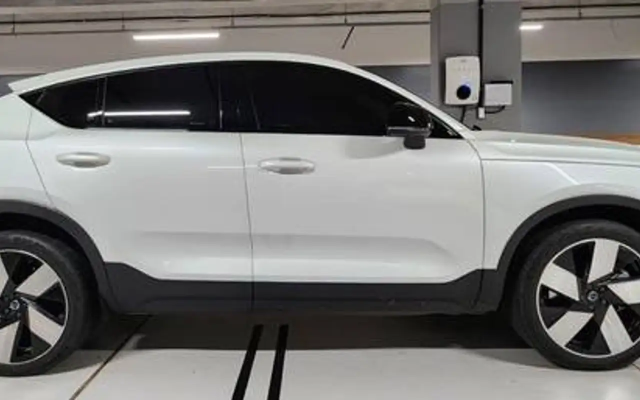 VOLVO C40 P8 RECHARGE TWIN ELECTRIC ULTIMATE AWD — foto 1 de 8