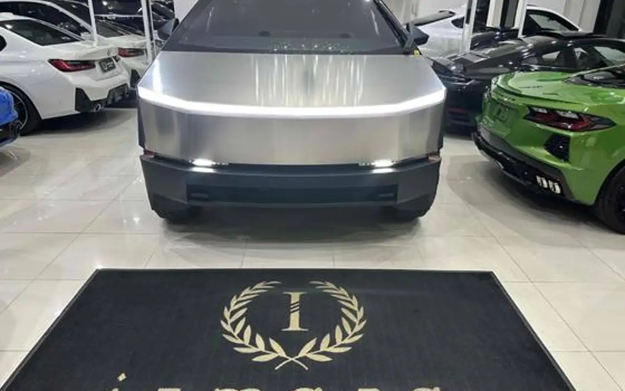 TESLA CYBERTRUCK 122,4 KW ELÉTRICO LONG RANGE RWD — foto 1 de 15