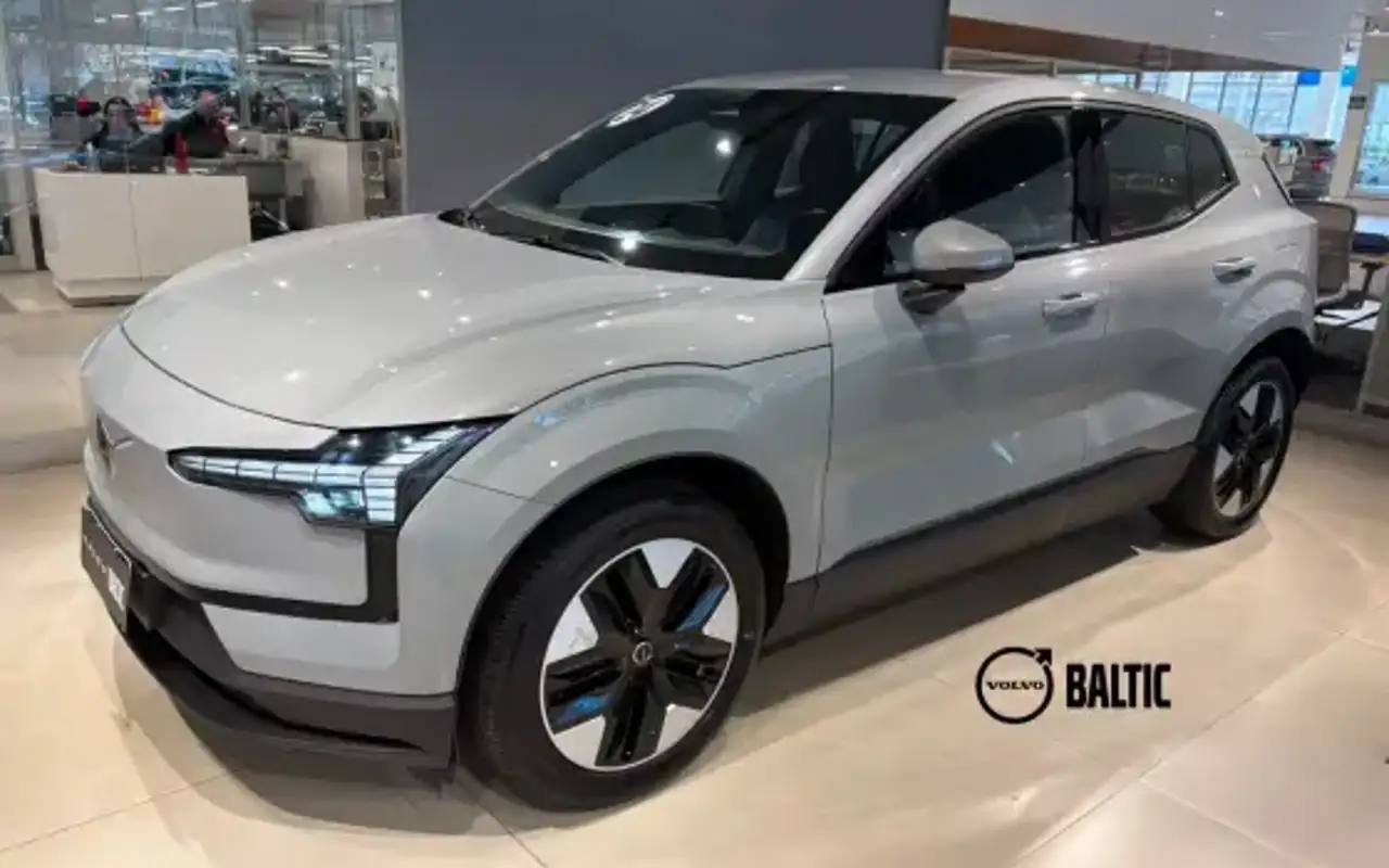 VOLVO EX30 69 KW ELÉTRICO CORE — foto 1 de 11