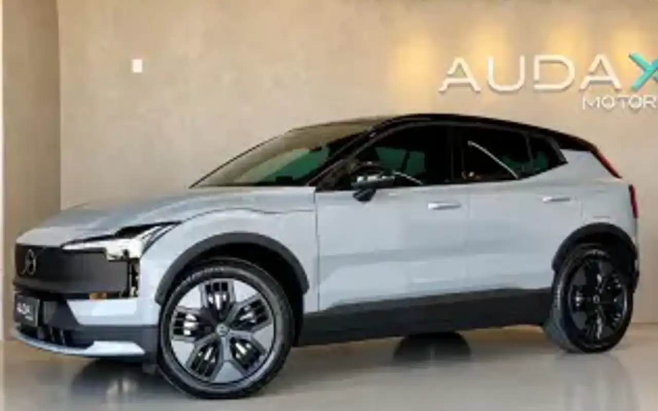 VOLVO EX30 69 KW ELÉTRICO CROSS COUNTRY — foto 1 de 18