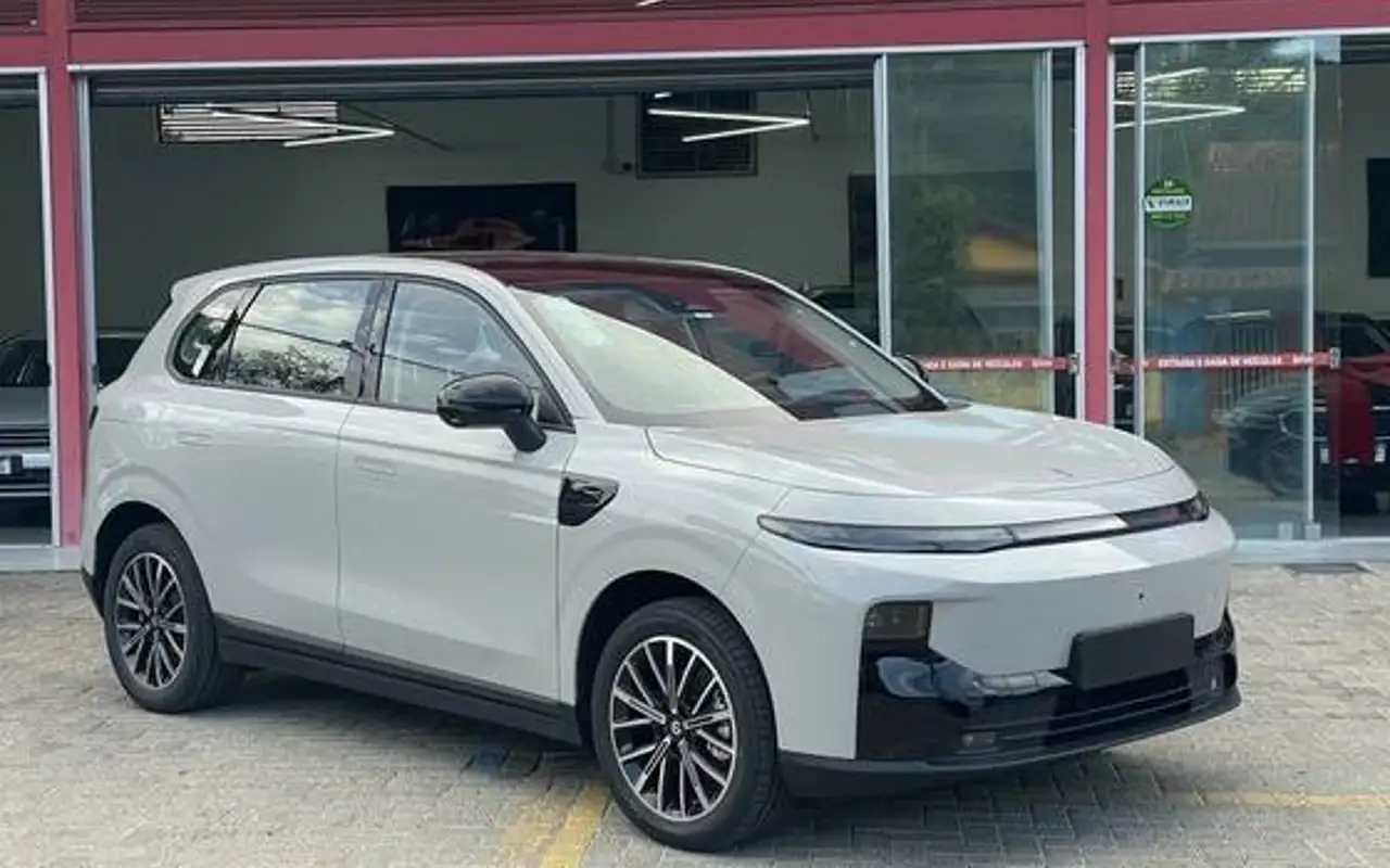 LEAPMOTOR B10 56,2 KW BEV — foto 1 de 10