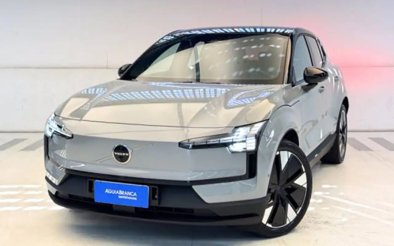 VOLVO EX30 69 KW ELÉTRICO ULTRA — foto 1 de 20