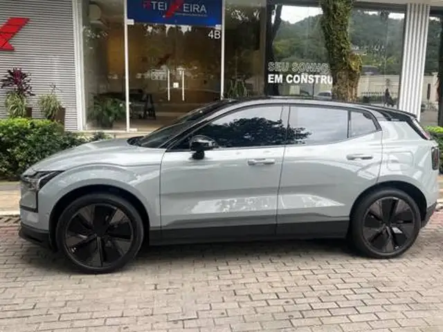 VOLVO EX30 69 KW ELÉTRICO ULTRA em Balneário Camboriú, SC