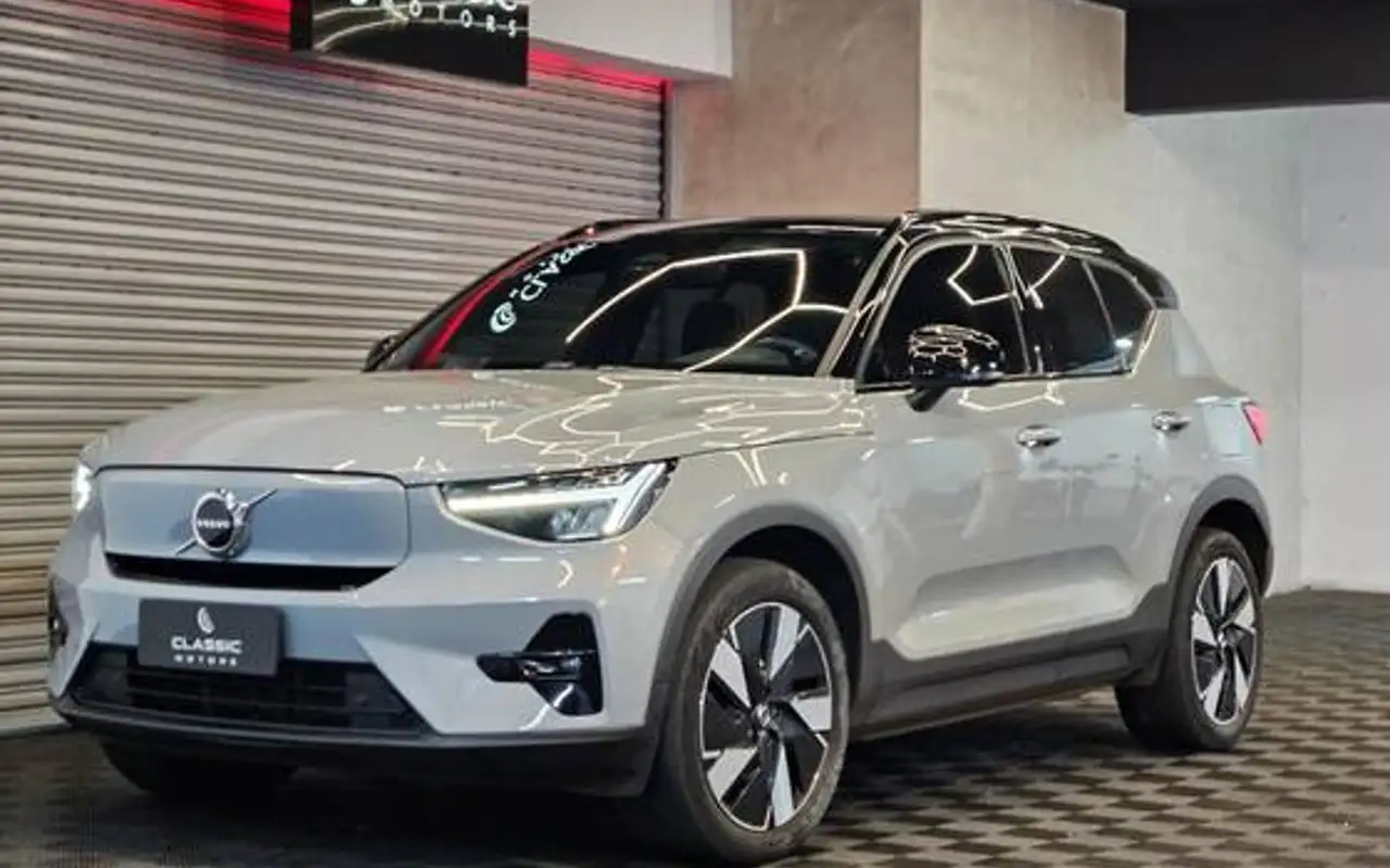 VOLVO XC40 P6 RECHARGE ELECTRIC PLUS — foto 1 de 15