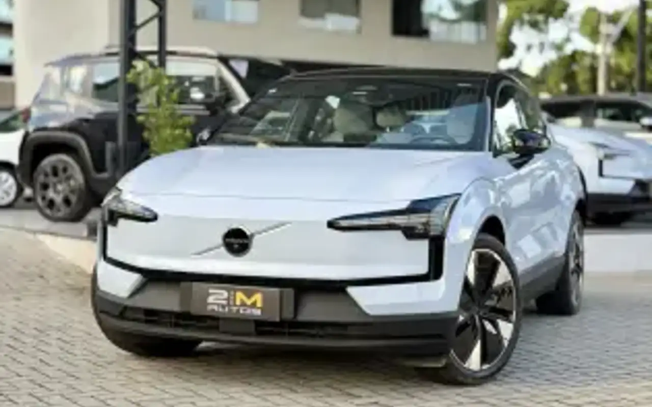 VOLVO EX30 69 KW ELÉTRICO PERFORMANCE ULTRA — foto 1 de 8