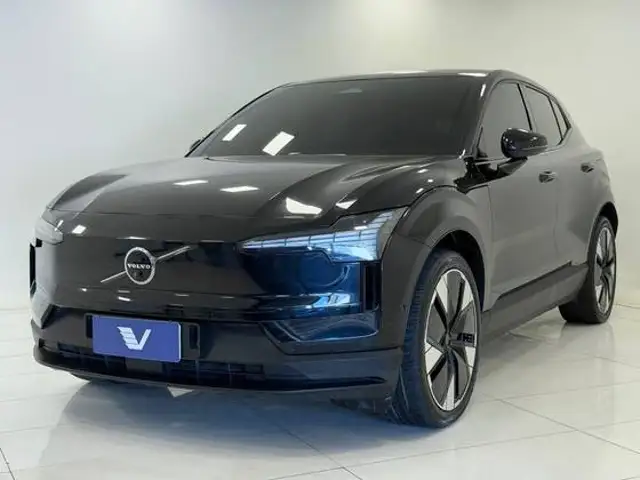 VOLVO EX30 69 KW ELÉTRICO ULTRA em Joinville, SC