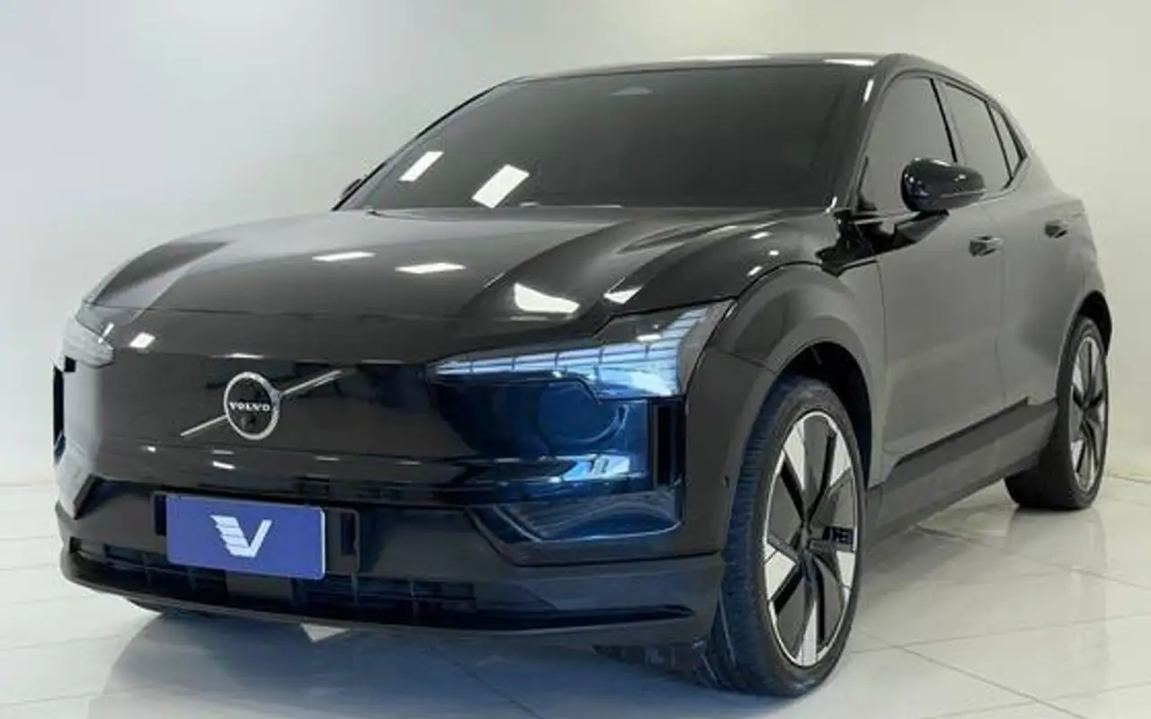 VOLVO EX30 69 KW ELÉTRICO ULTRA — foto 1 de 20