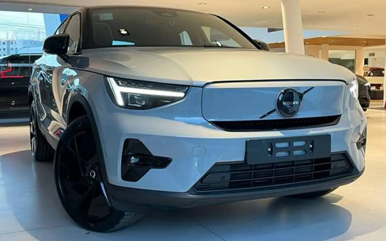 VOLVO EC40 P8 RECHARGE TWIN ELECTRIC ULTRA AWD — foto 1 de 12