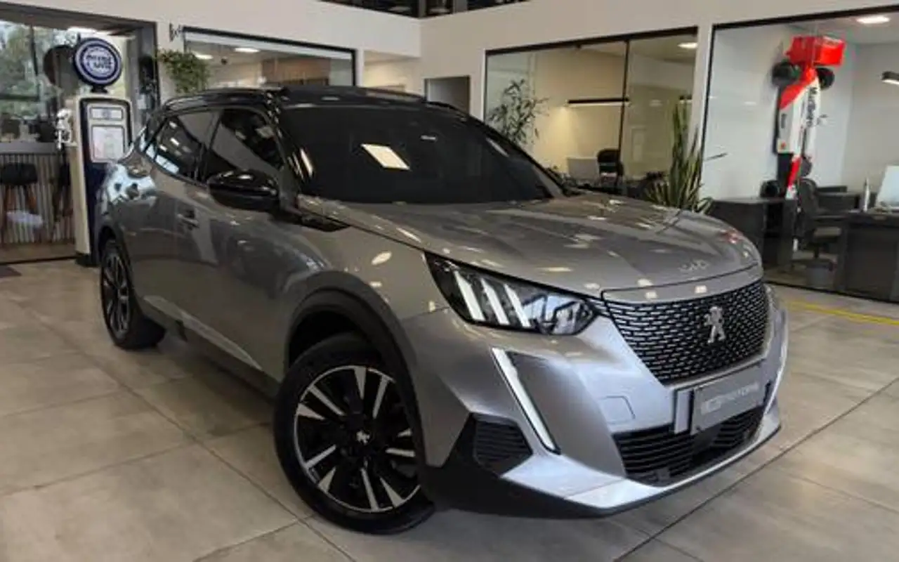 PEUGEOT 2008 50 KW ELÉTRICO E-GT — foto 1 de 17