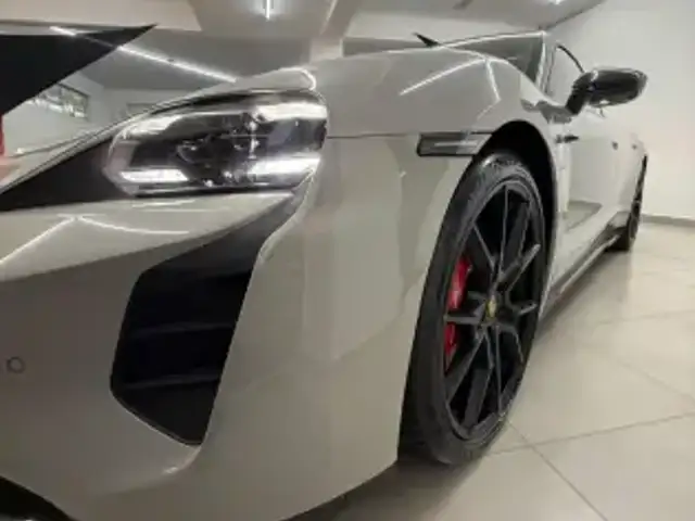 PORSCHE TAYCAN ELÉTRICO em Poços de Caldas, MG