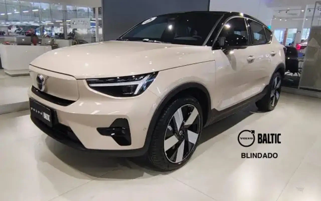VOLVO EC40 P8 RECHARGE TWIN ELECTRIC ULTRA AWD — foto 1 de 10