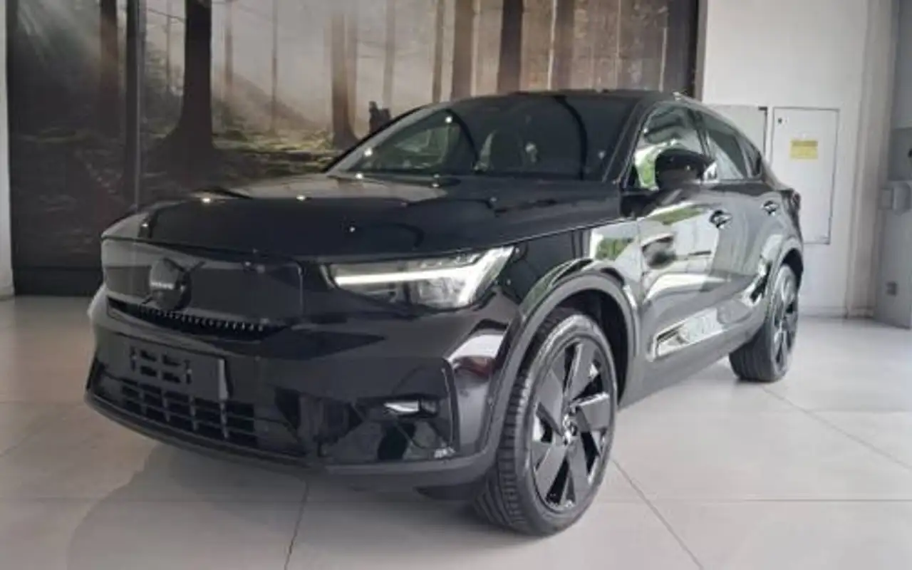 VOLVO EC40 P8 RECHARGE TWIN ELECTRIC ULTRA BLACK EDITION AWD — foto 1 de 20