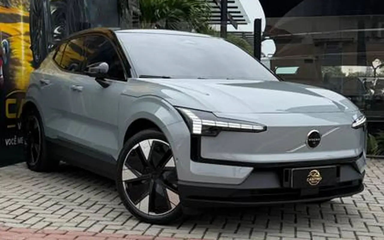 VOLVO EX30 69 KW ELÉTRICO ULTRA — foto 1 de 10