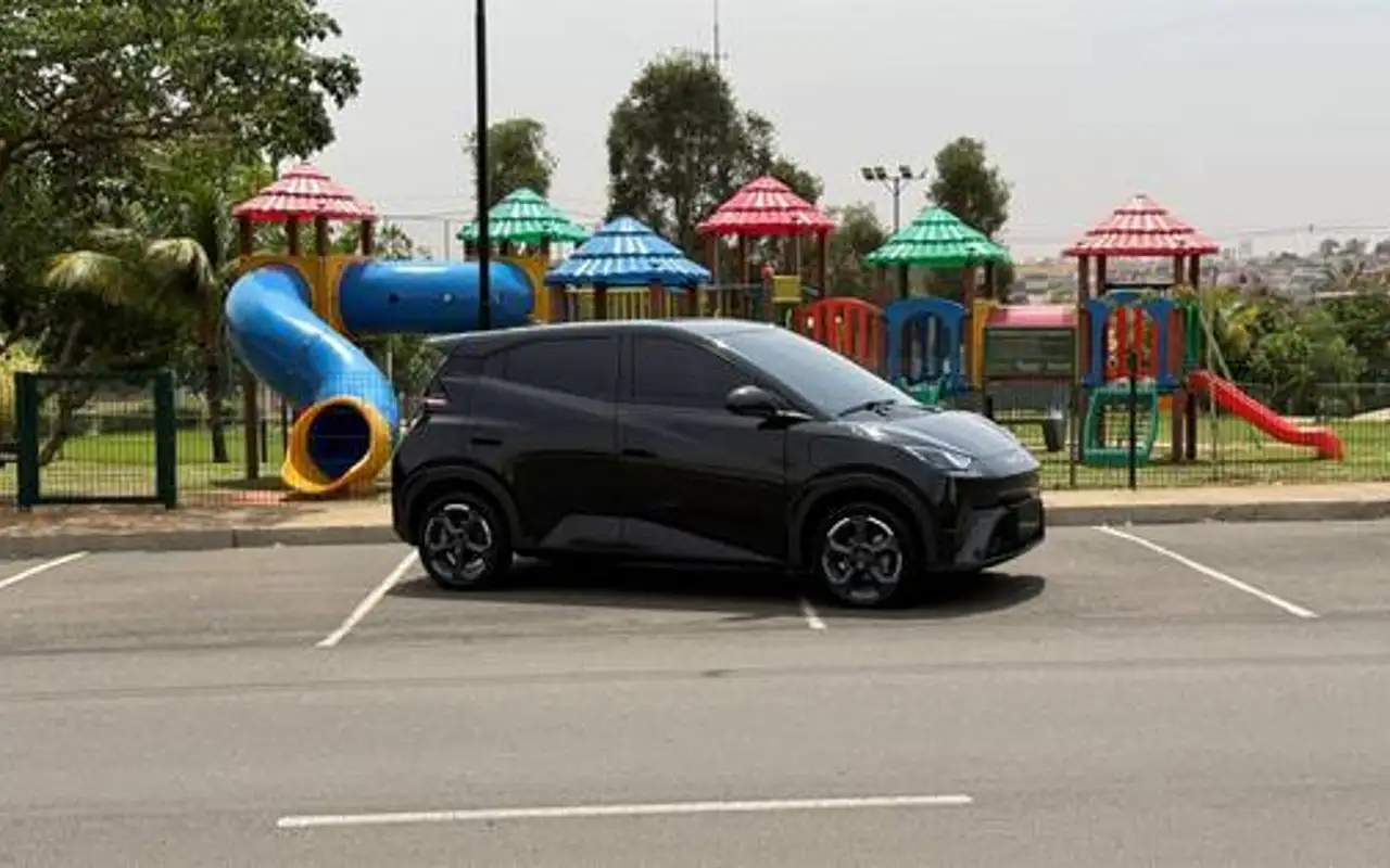 BYD DOLPHIN MINI 38 KW ELÉTRICO 5L — foto 1 de 8