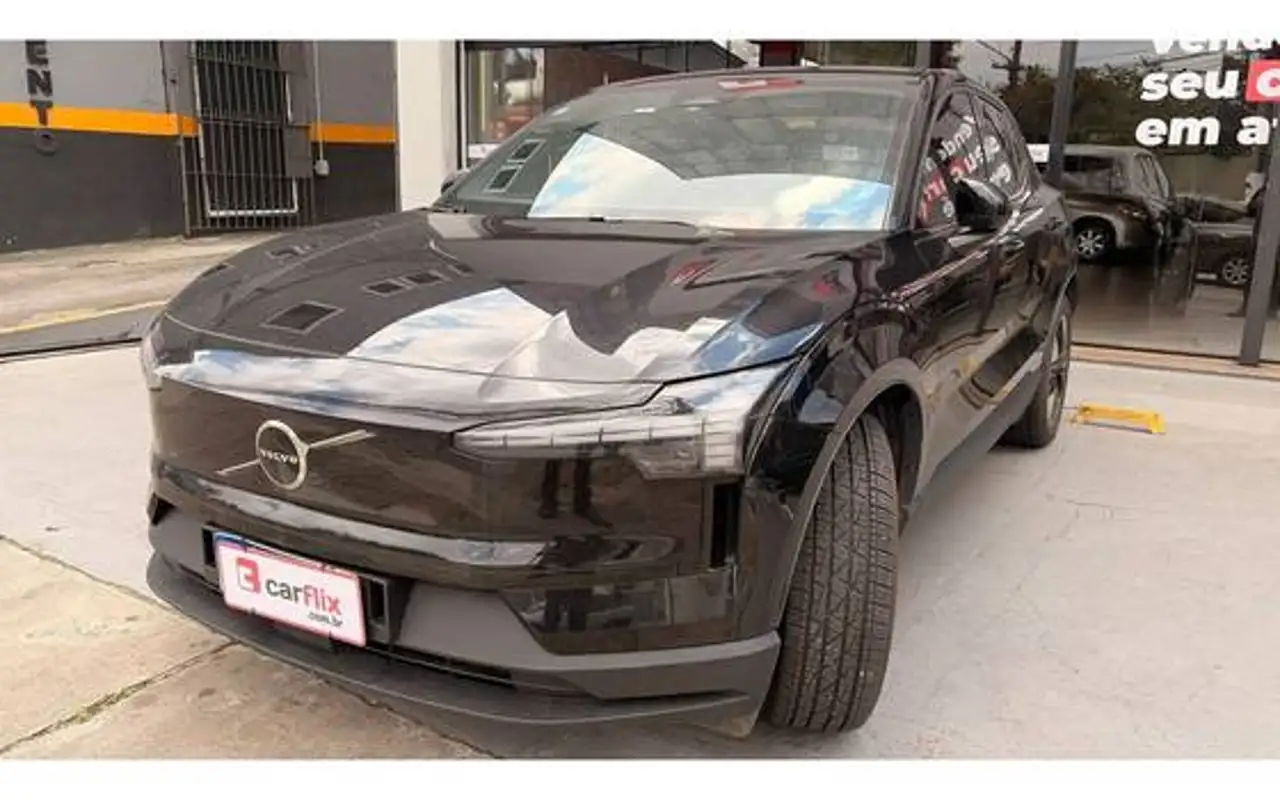 VOLVO EX30 51 KW ELÉTRICO CORE — foto 1 de 13