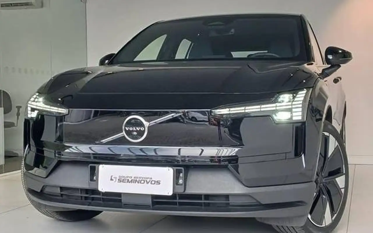 VOLVO EX30 69 KW ELÉTRICO ULTRA — foto 1 de 15