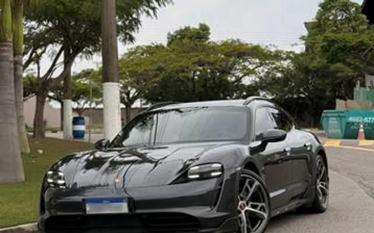 PORSCHE TAYCAN 4 CROSS TURISMO ELÉTRICO — foto 1 de 8