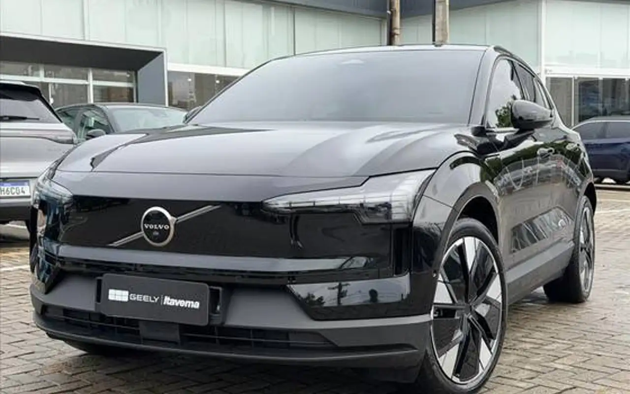 VOLVO EX30 69 KW ELÉTRICO ULTRA — foto 1 de 16