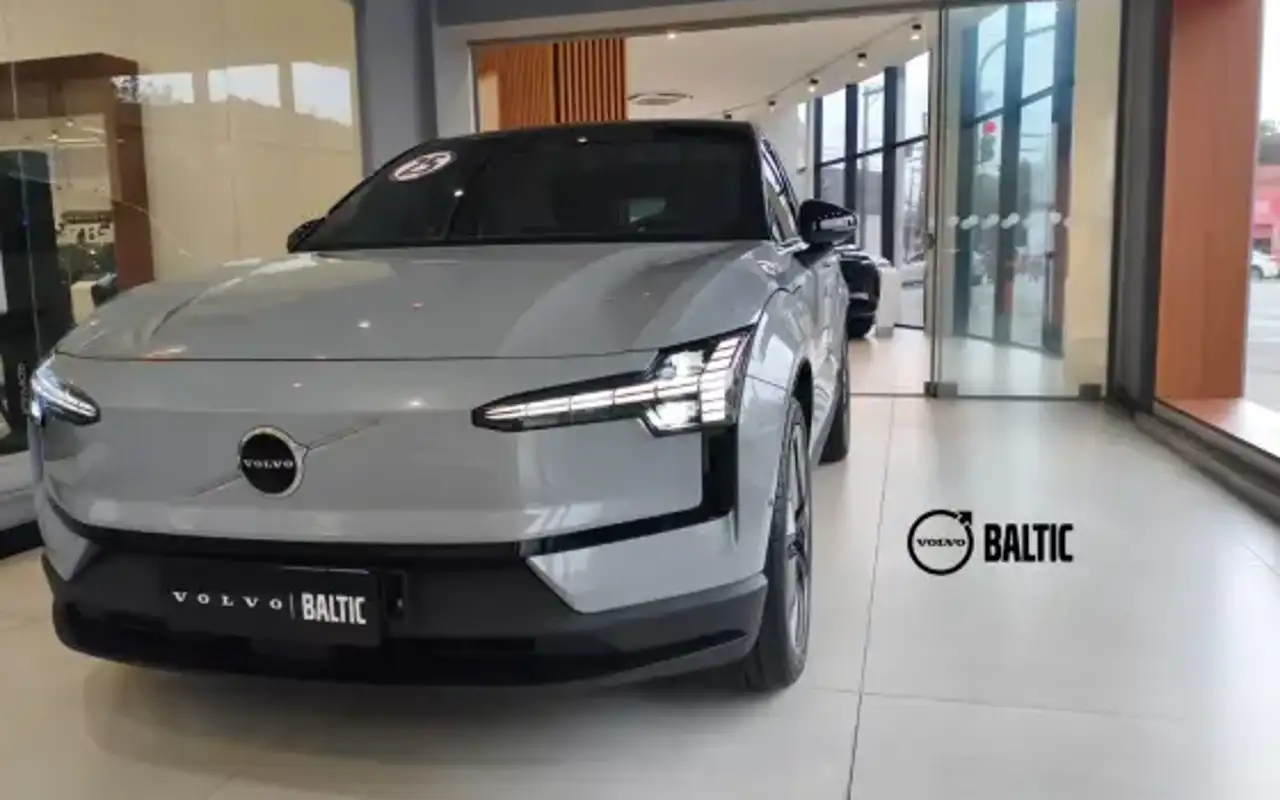 VOLVO EX30 69 KW ELÉTRICO ULTRA — foto 1 de 10