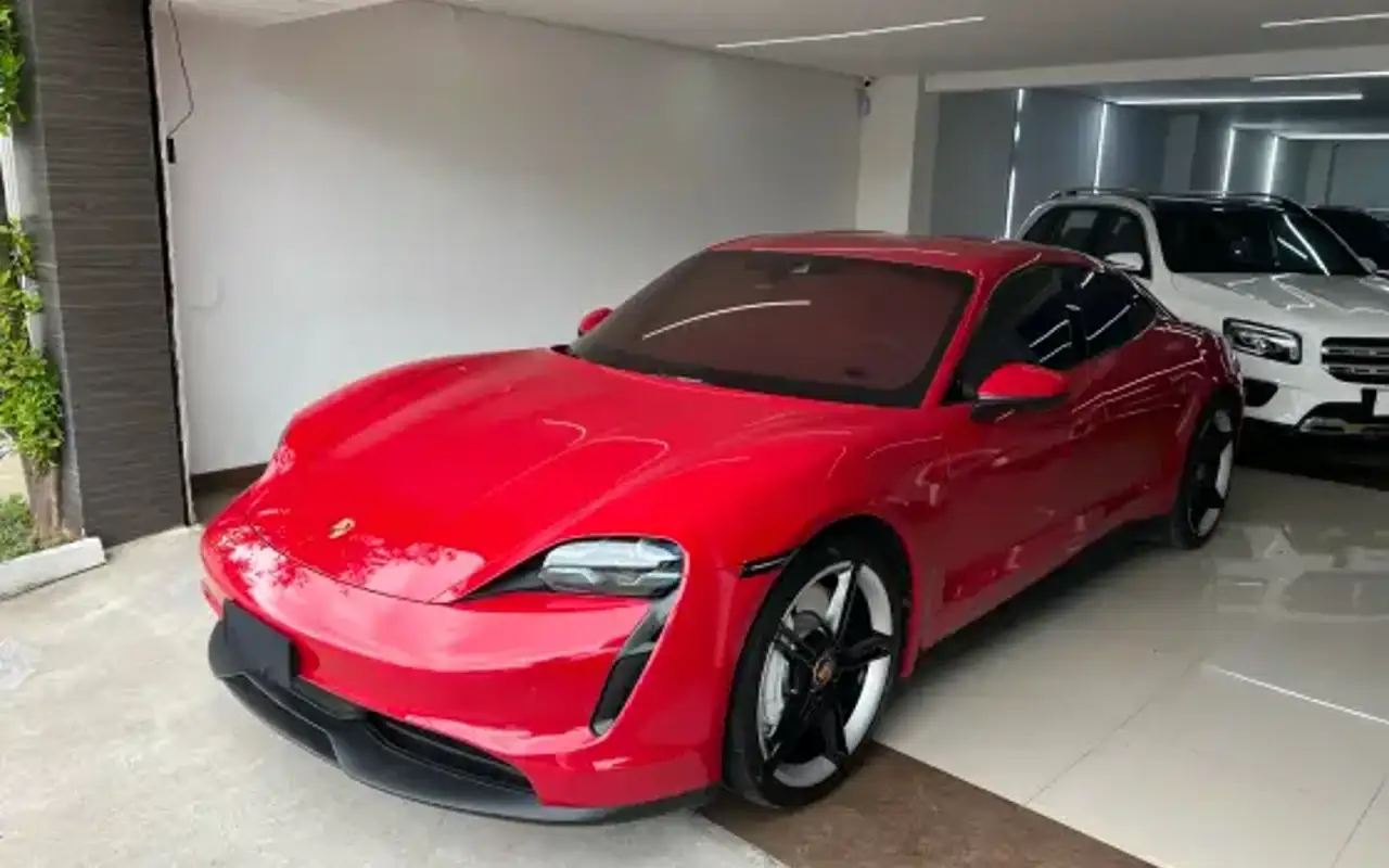 PORSCHE TAYCAN 4S ELÉTRICO — foto 1 de 16