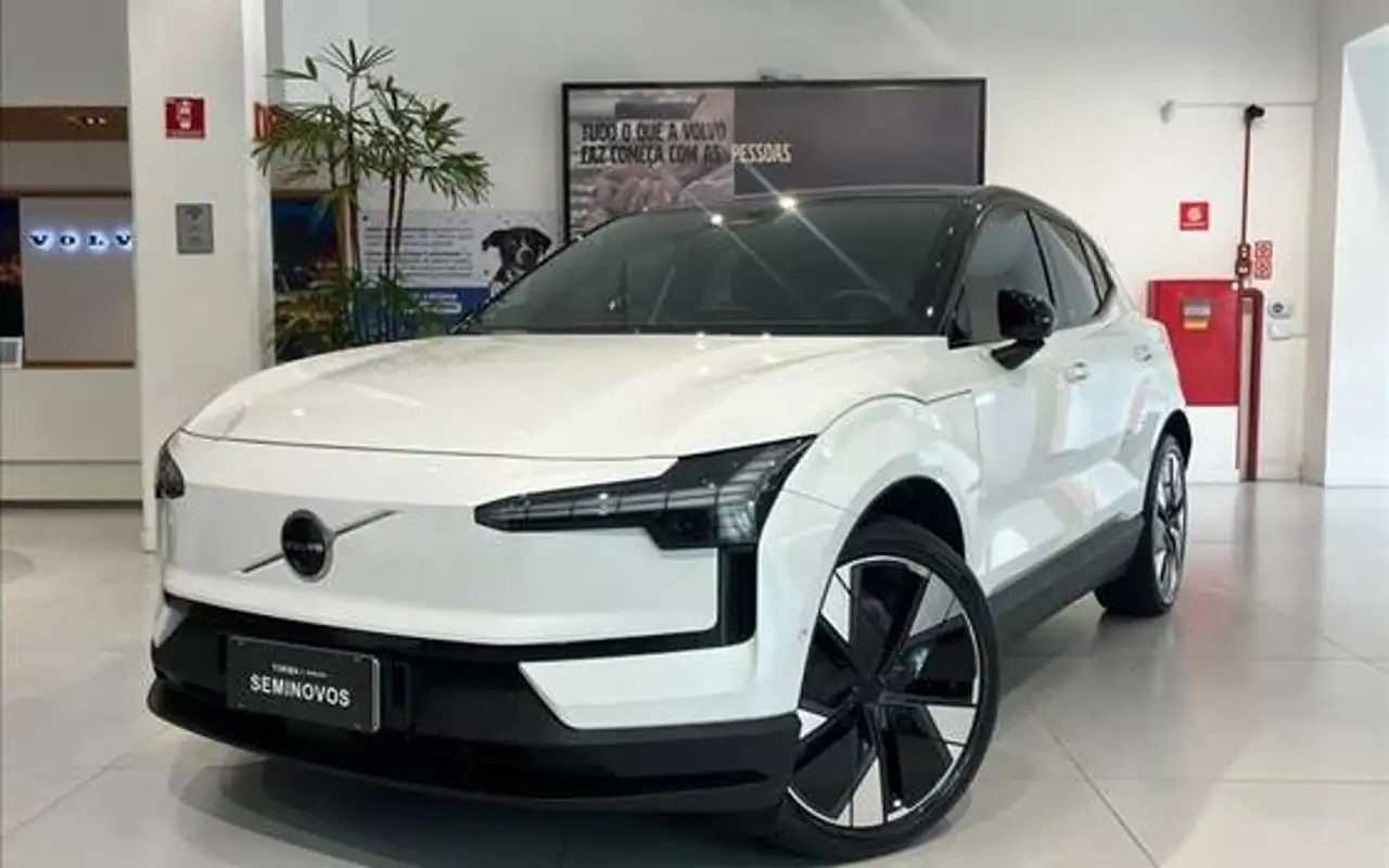 VOLVO EX30 69 KW ELÉTRICO ULTRA — foto 1 de 19