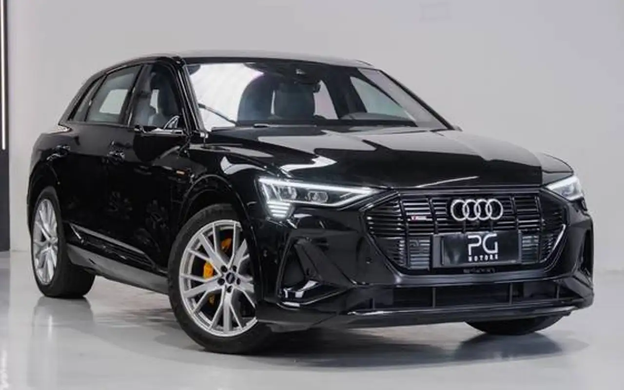 AUDI E-TRON ELÉTRICO PERFORMANCE BLACK QUATTRO — foto 1 de 14