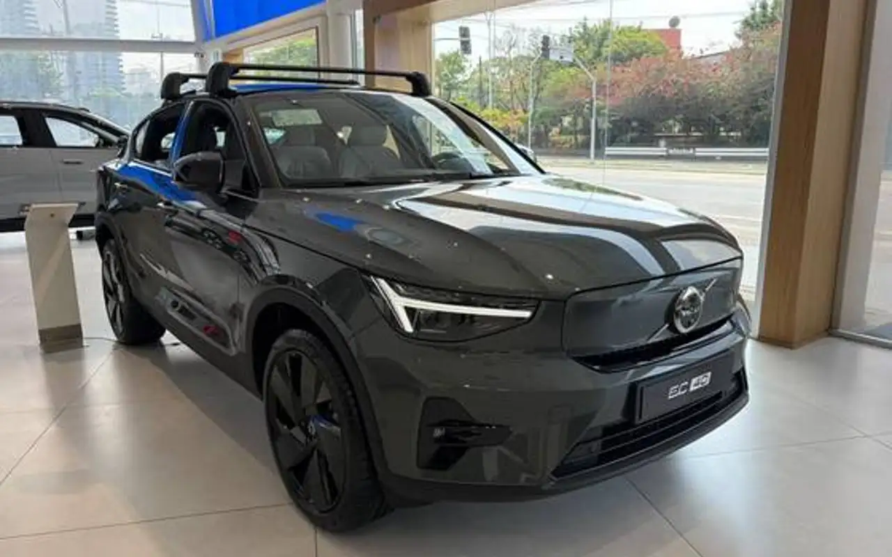 VOLVO EC40 P8 RECHARGE TWIN ELECTRIC ULTRA AWD — foto 1 de 9